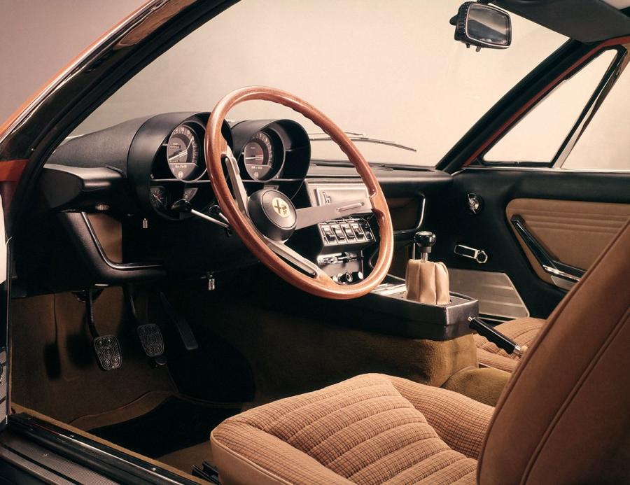Интерьер Alfa Romeo Montreal (105.64) 1970 года  (фото 33 из 63)